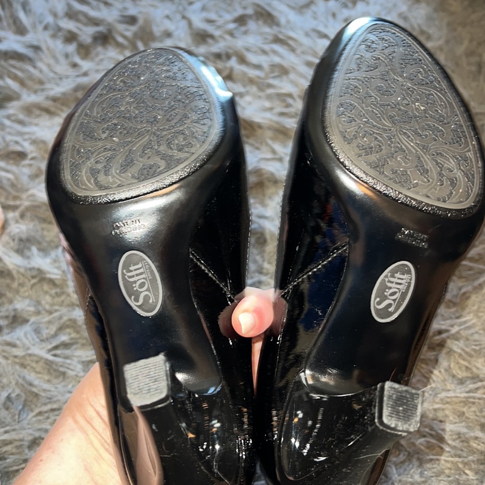 New Women's black patent leather peep told Sofft heels, size 7 - Picture 10 of 15